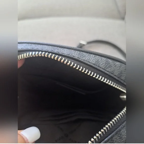 Michael Kors Jet Set Medium Flight Crossbody with silver hardware EUC - Picture 5 of 10